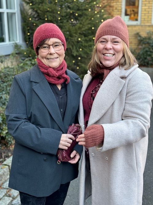Hovedbilde Posh lue, skjerf og pulsvanter. Oppskrift.