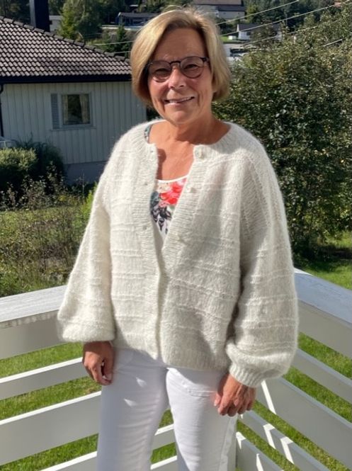 Hovedbilde Carina Cardigan. Garnpakke