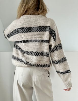 Terracotta Sweater. Kun garn, link til oppskrift under. 