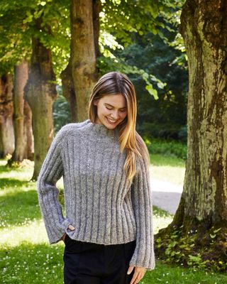 Nanna raglan sweater med bred ribb. Oppskrift