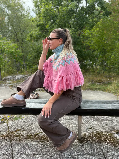 Hovedbilde Frosted Fringe Poncho. Garnpakke