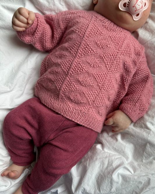 Hovedbilde Esther Sweater baby, Oppskrift.