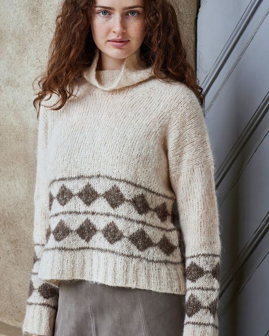 Hovedbilde Nanna Sweater med mønsterstrikk. Garnpakke